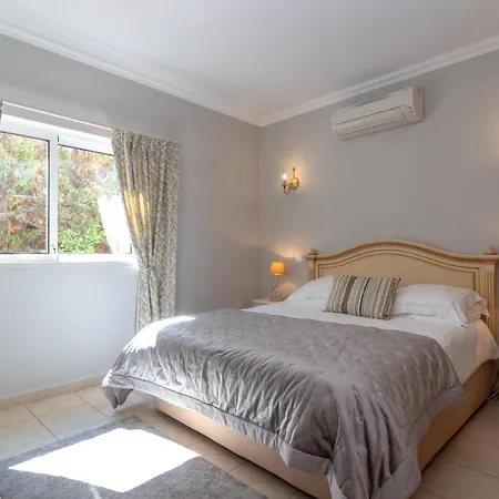 Castelo Parque Aparthotel 4*