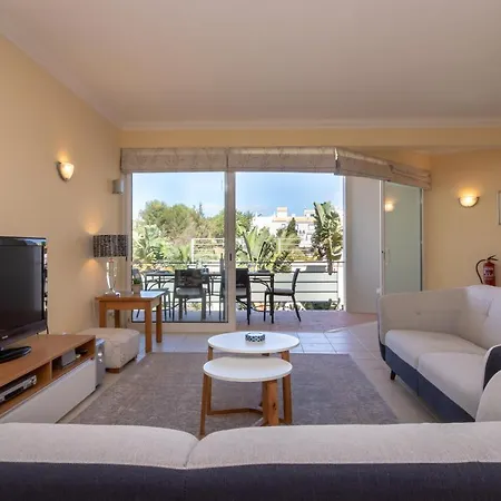 Castelo Parque Aparthotel 4*