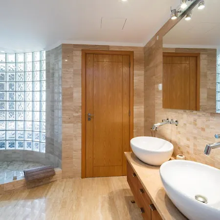 Apartmanhotel Castelo Parque 4*