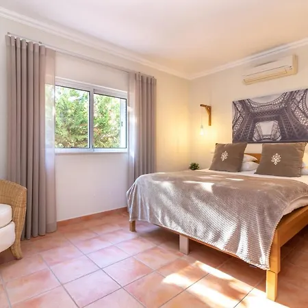 Castelo Parque Aparthotel 4*